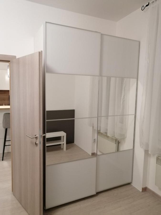 Evita Apartment Karlovac Exteriör bild