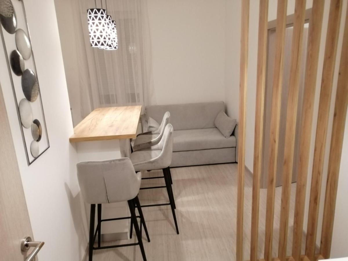 Evita Apartment Karlovac Exteriör bild
