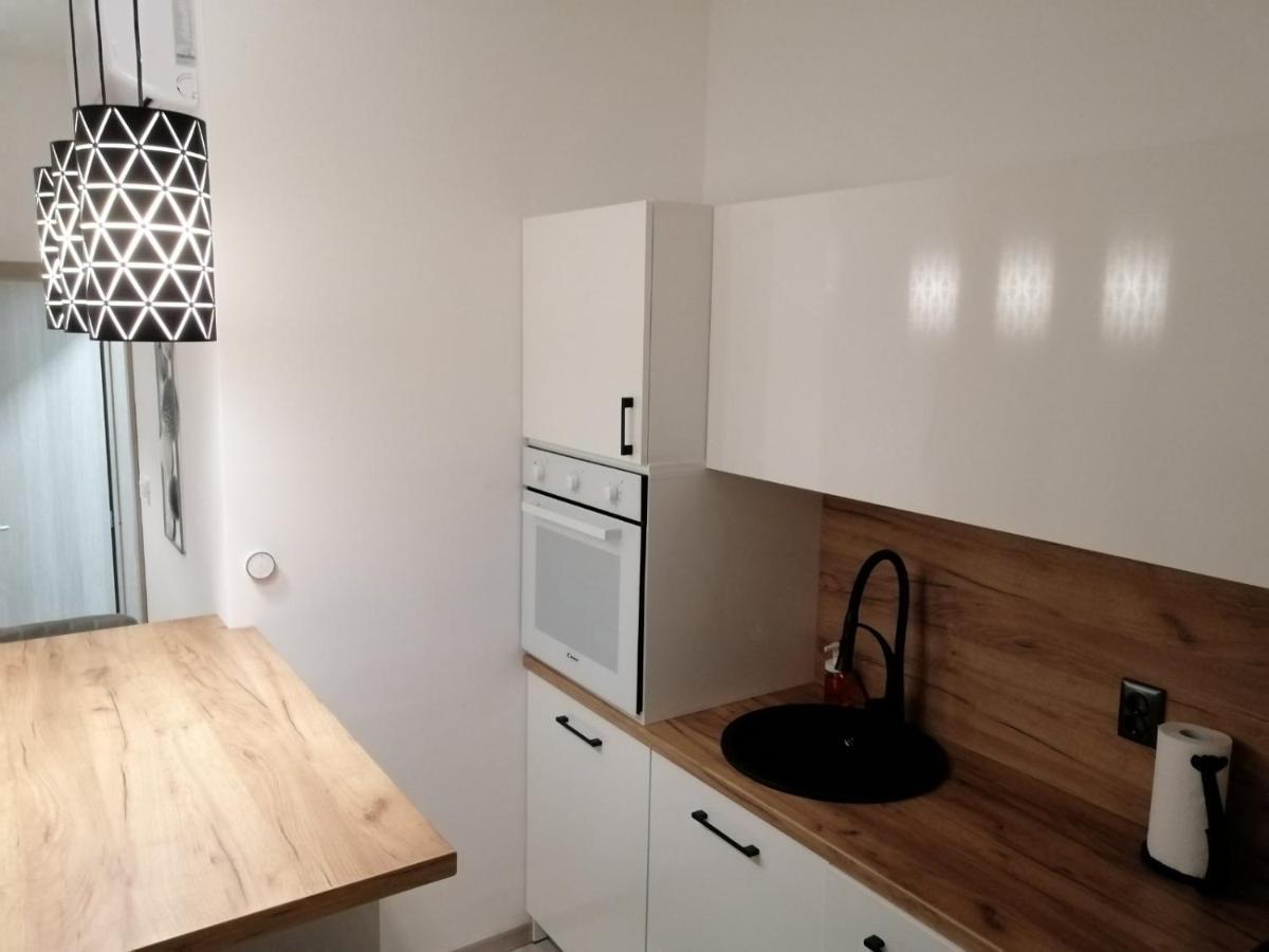 Evita Apartment Karlovac Exteriör bild